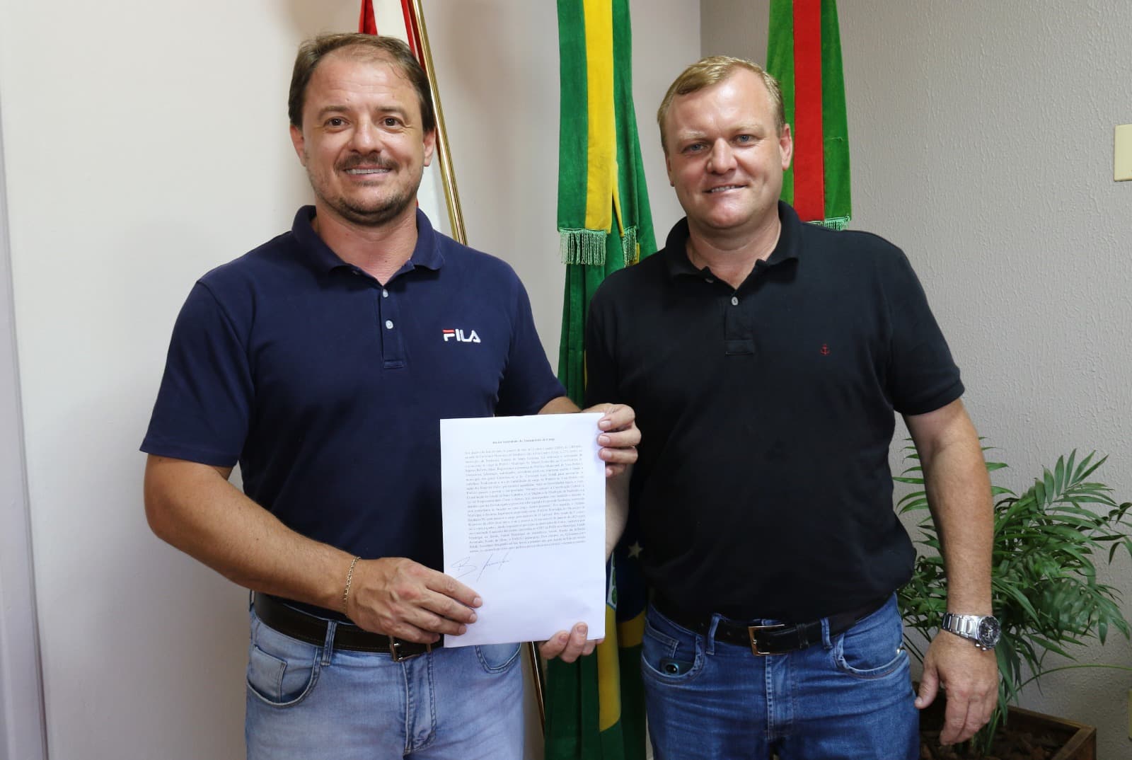Ato foi realizado no gabinete do prefeito (Foto: Ascom)