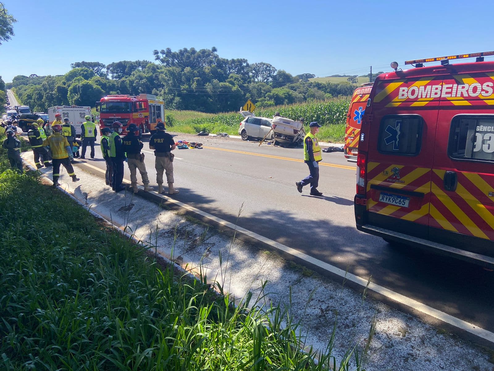 Duas pessoas morrem em grave acidente na BR-282 (Foto: Bombeiros )