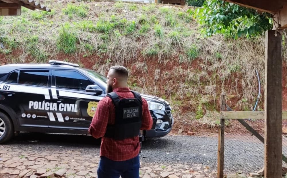 Agentes foram até o imóvel do alvo para detê-lo (Foto: Polícia Civil)