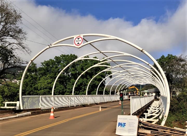Passarela para os pedestres será instalada nos próximos dias (Foto: Assessoria de Imprensa)