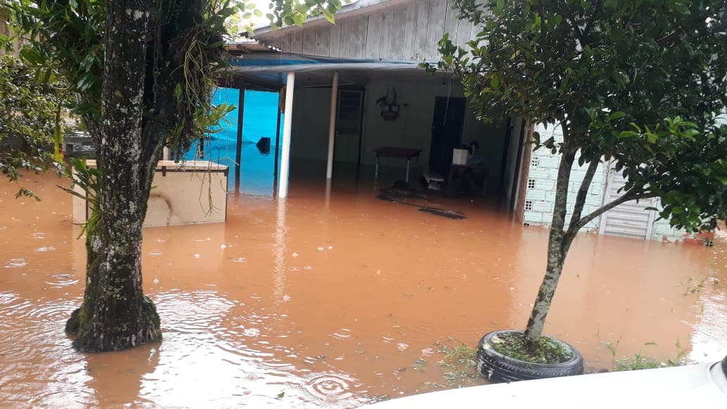 Executivo está preocupado com o aumento do nível dos rios em Águas Frias (Foto: Gilmar Bortese )