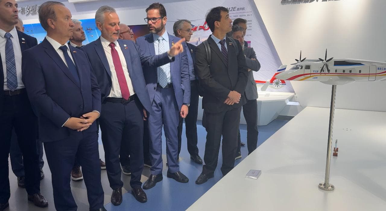 Visita à indústria chinesa impulsiona planos de conectividade e indústria aeronáutica em SC (Foto: Secom SC)