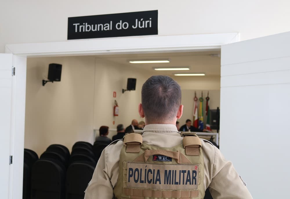 Júri terminou depois de 10 horas (Foto: Henrique Paulo Koch)