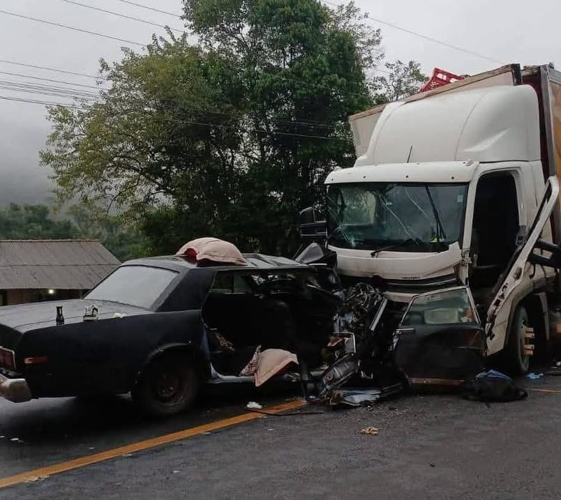 Acidente matou três pessoas da mesma família em Apiúna (Foto: Corpo de Bombeiros)