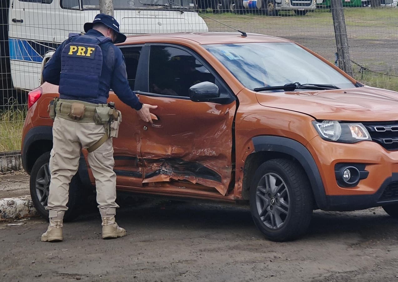 Estragos foram contabilizados nos dois veículos (Foto: PRF)