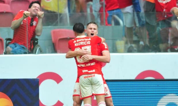Alemão aumentou a vantagem colorada (Foto: Ricardo Duarte)