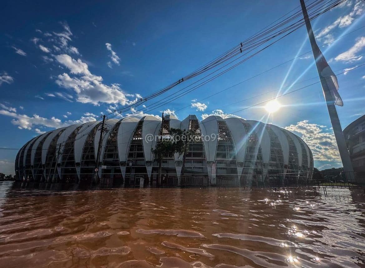 Beira Rio e arredores seguem alagados (Foto: Max Peixoto)