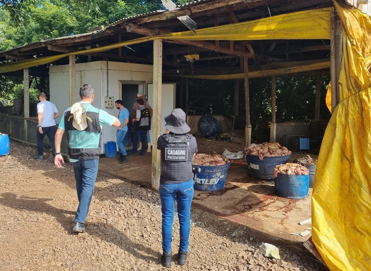Fiscalização interditou o 'estabelecimento' (Foto: Polícia Civil)