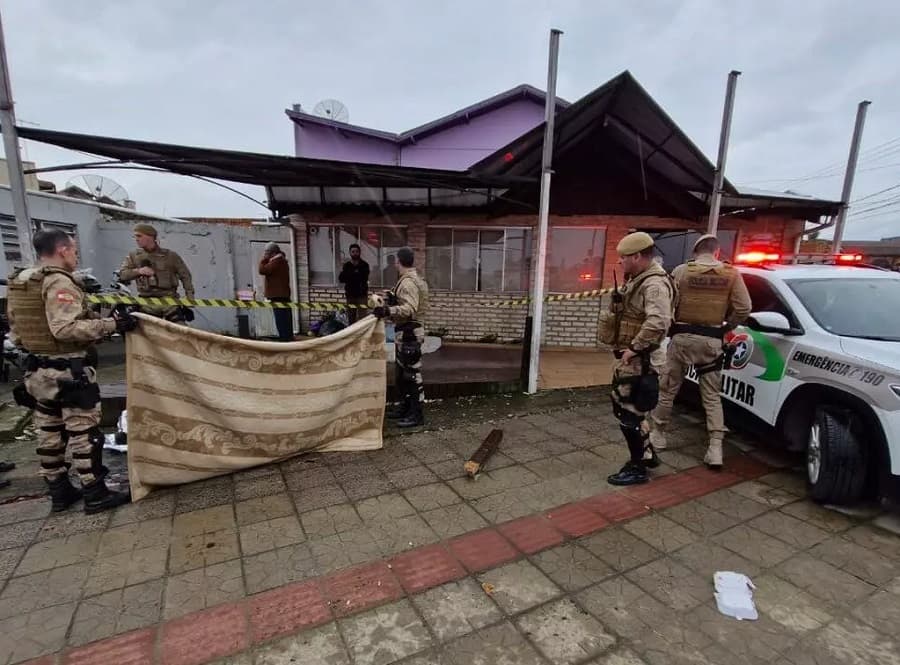 Discussão termina com homem morto a pauladas em Lages (Foto: Gabriel Senem)