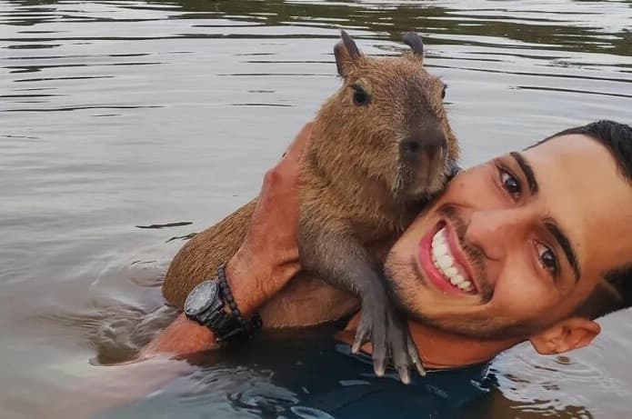 Filó curtindo um banho de rio com Agenor (Foto: Arquivo pessoal)