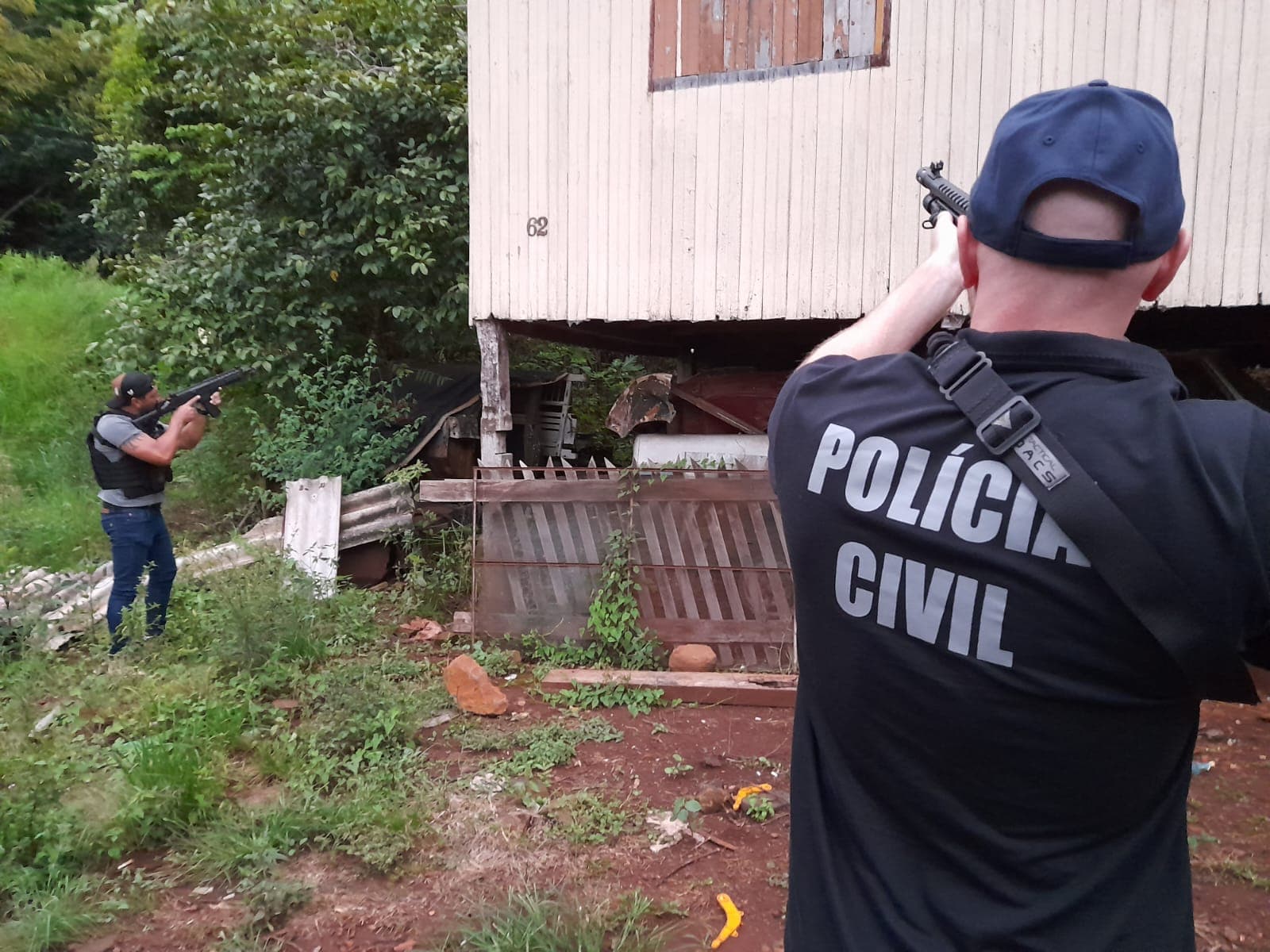 Momentos antes da prisão ser efetuada (Foto: Policia Civil)