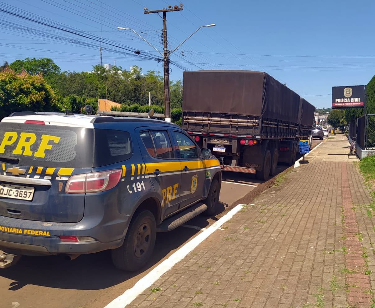 PRF recupera semirreboque em Maravilha (Foto: PRF)