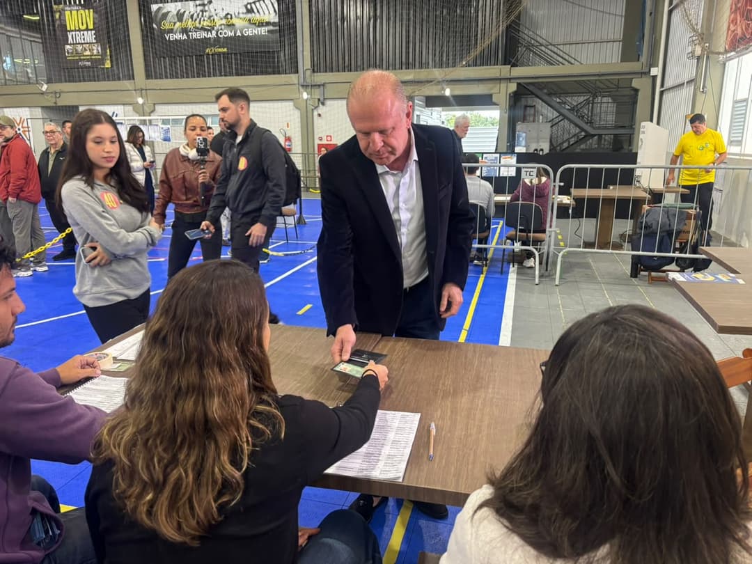 Gelson Merisio vota em Florianópolis e destaca importância do debate eleitoral em Santa Catarina