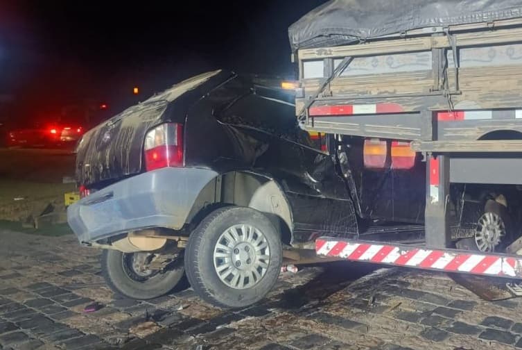 Colisão fatal em Santa Catarina (Foto por Corpo de Bombeiros)