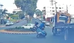 Motociclista levava água no momento do ocorrido (por Divulgação)