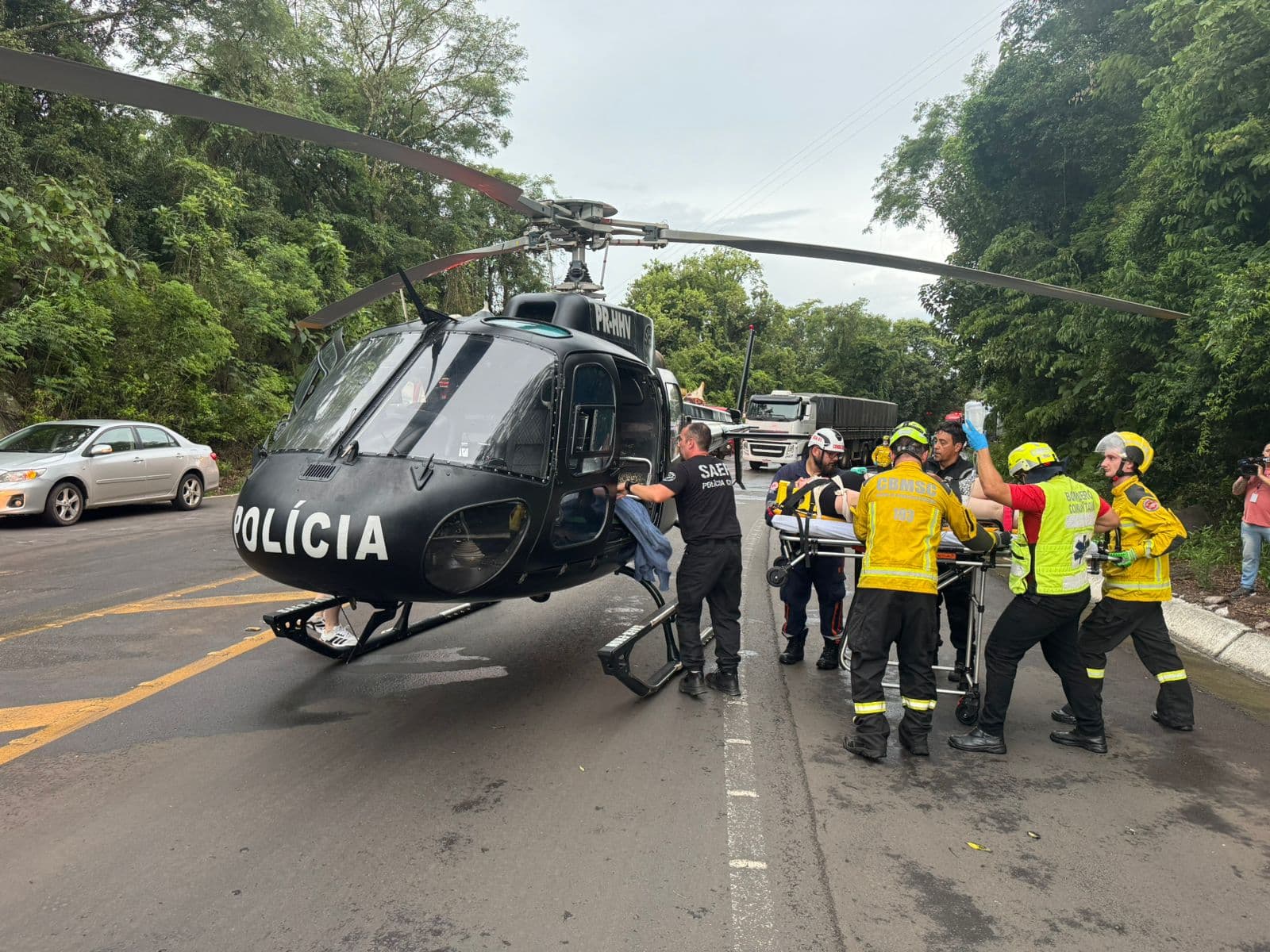 Colisão envolvendo quatro veículos deixa feridos graves na BR-282 em Cordilheira Alta (Foto por Saer/Fron)