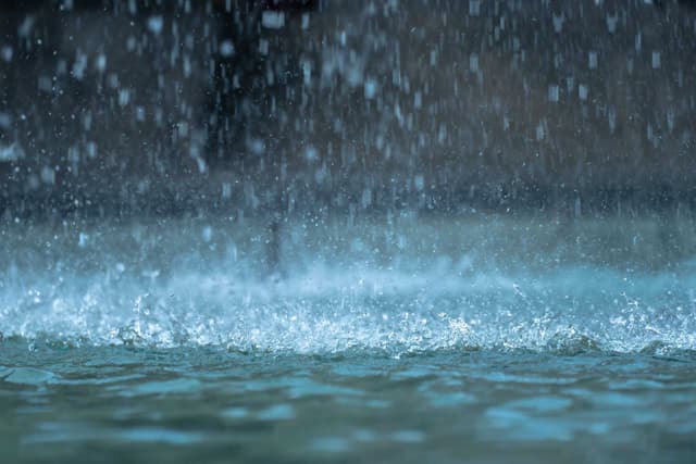 Frente fria avança por Santa Catarina e traz risco de temporais e queda nas temperaturas