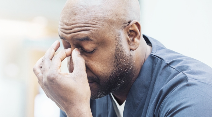 Olhos em risco: hábito comum pode causar doença grave