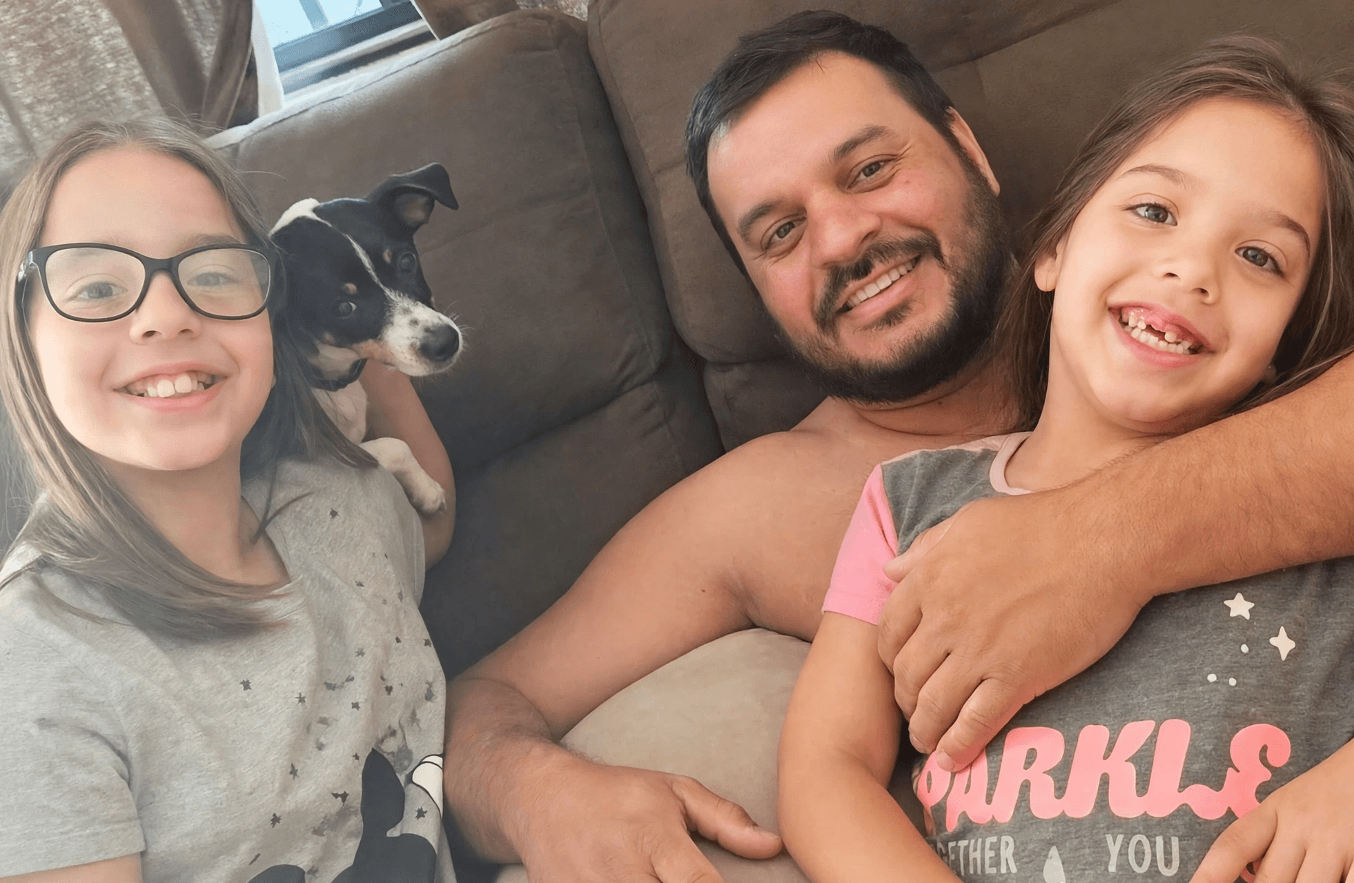 Pai cuidava das filhas após a morte da mãe delas (Foto por Arquivo pessoal)
