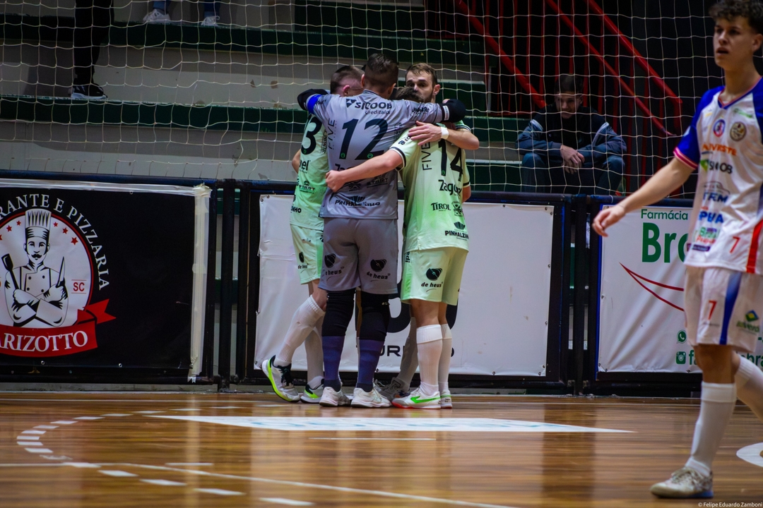 Pinhalense Futsal Zagonel chega à sexta vitória consecutiva e abre sete pontos na liderança da Série Prata