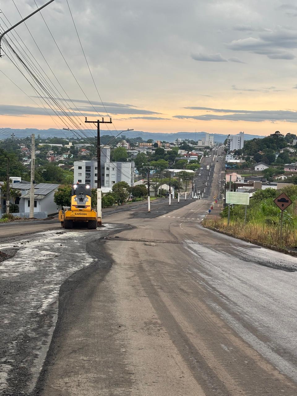 Prefeitura de Nova Erechim dá início a obras de reperfilamento asfáltico na Avenida Independência