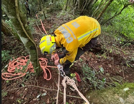 Corpo de homem é resgatado em área de difícil acesso em município do Oeste