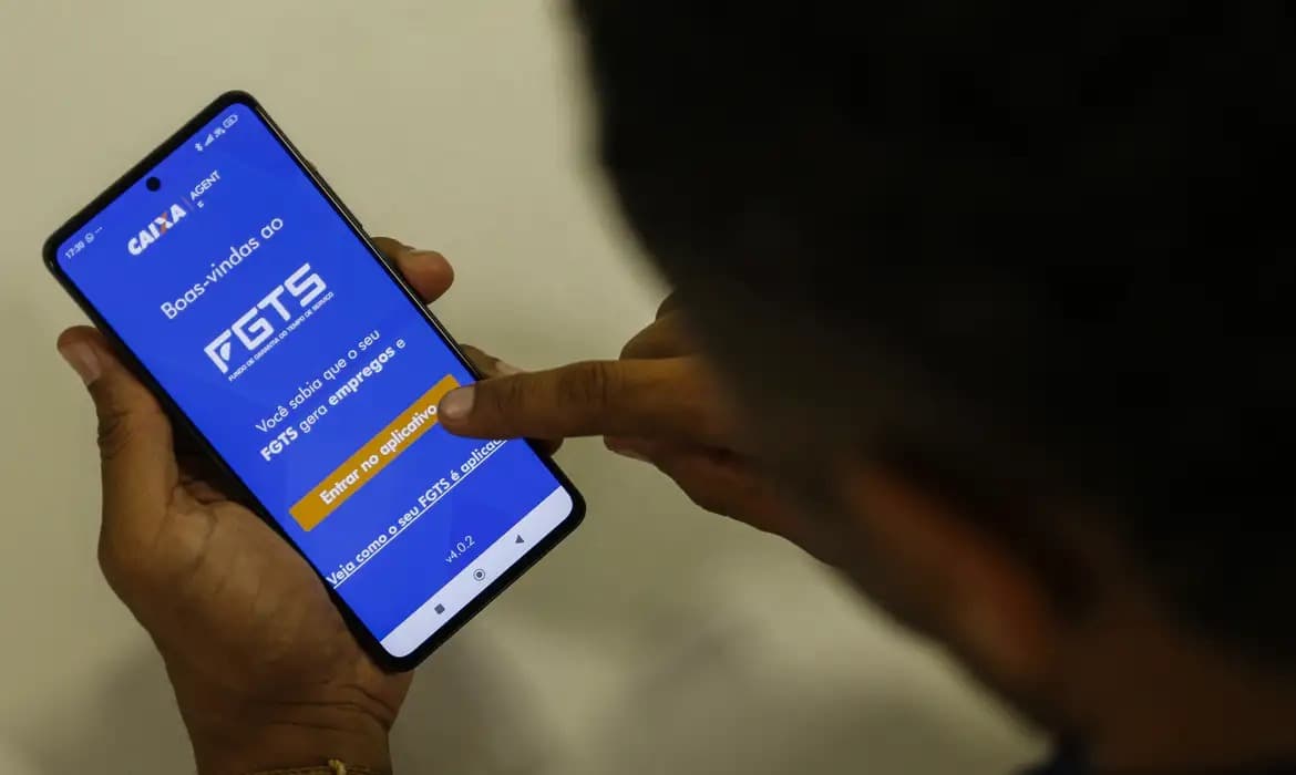 Valores começaram a ser depositados antes do previsto para trabalhadores demitidos sem justa causa (Foto por Divulgação)