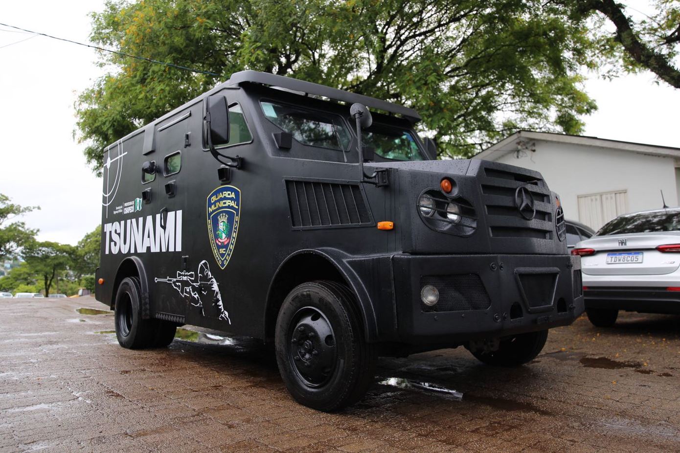 Guarda Municipal ganha blindado capaz de resistir a tiros de fuzil