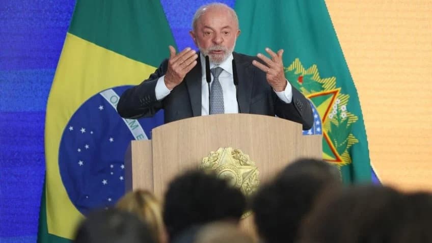 Lula prepara proposta para garantir transporte público gratuito aos fins de semana e feriados (Foto por Reprodução/Poder 360)