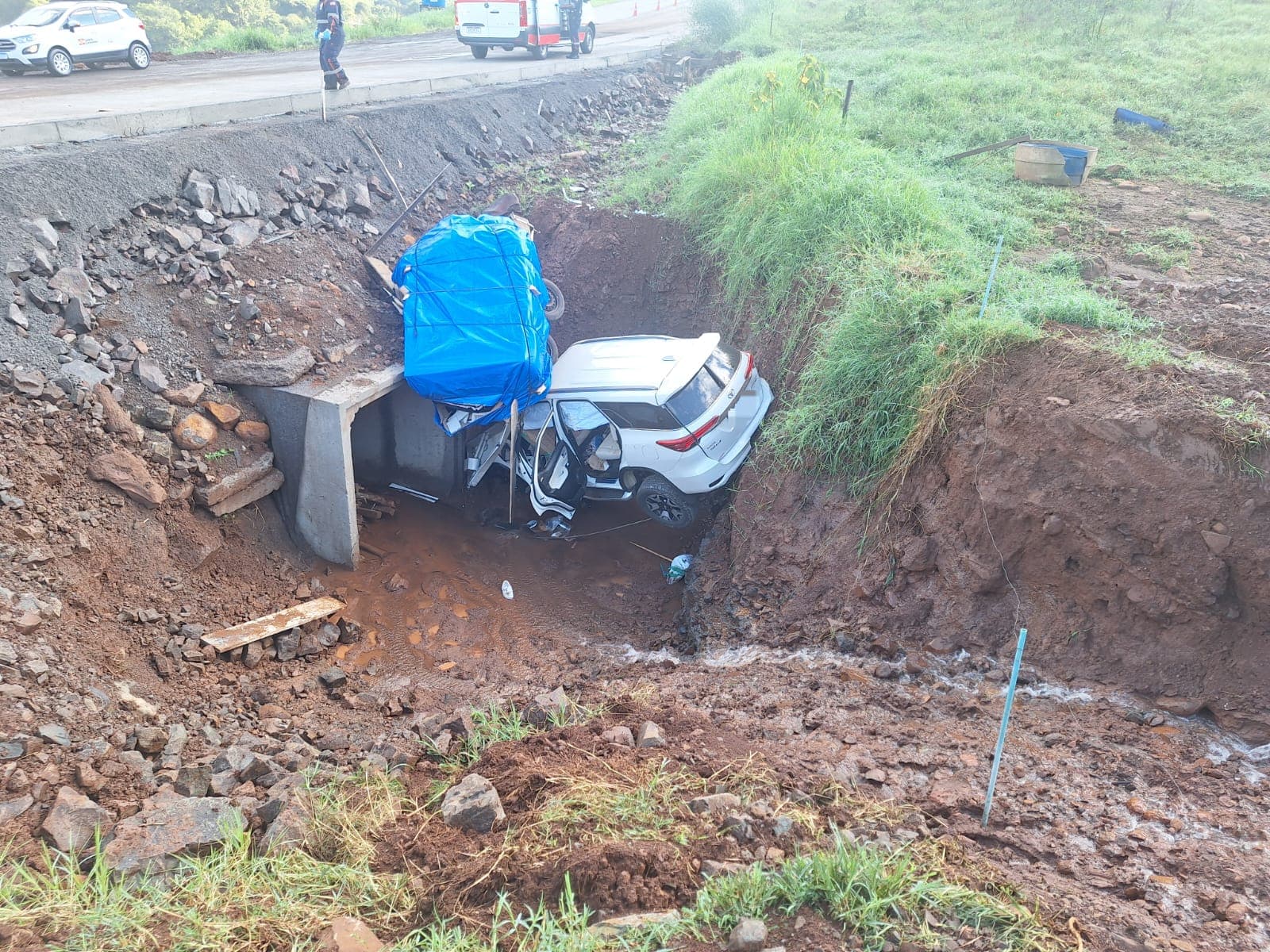 Veículo saiu da pista em São Lourenço do Oeste (Foto por Polícia Militar Rodoviária)