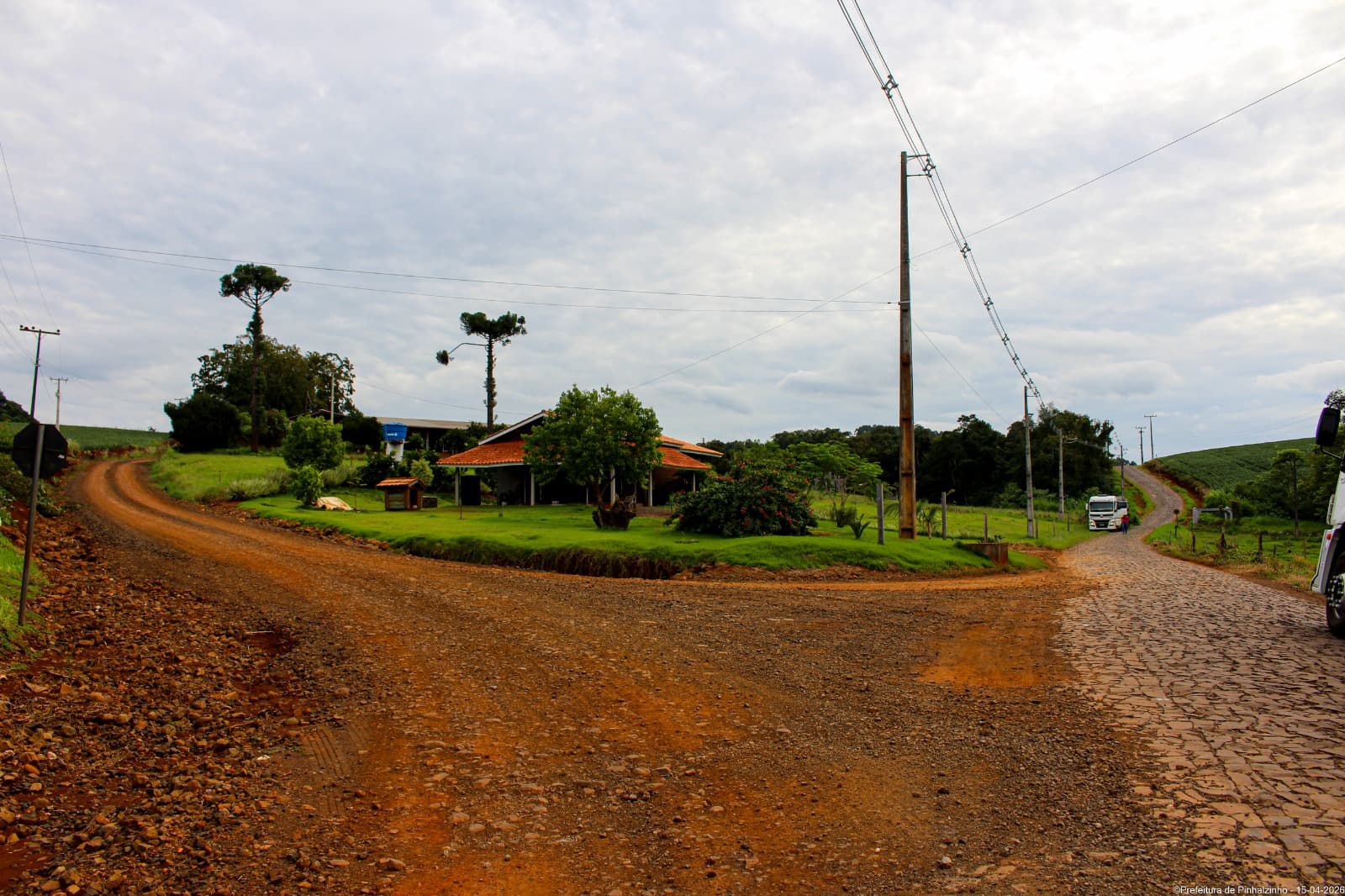 Estrada da Linha Pio X será interditada para obras de drenagem e preparação para asfaltamento (Foto por Ascom)