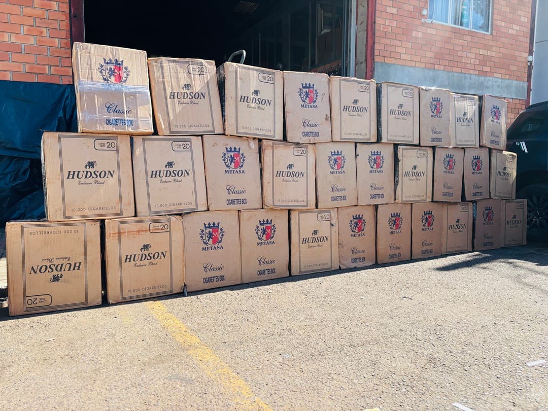 Cigarros estavam em caixas dentro de um ônibus (Foto por Henrique Paulo Koch)