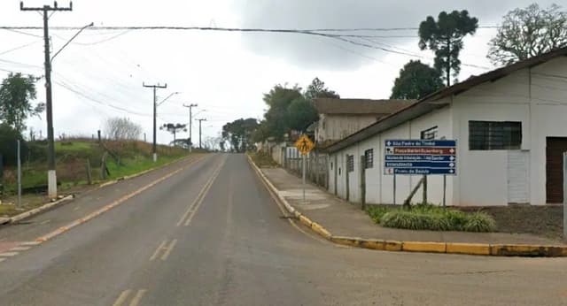 Menino de 11 anos morre após acidente entre bicicleta e carro no Norte de SC