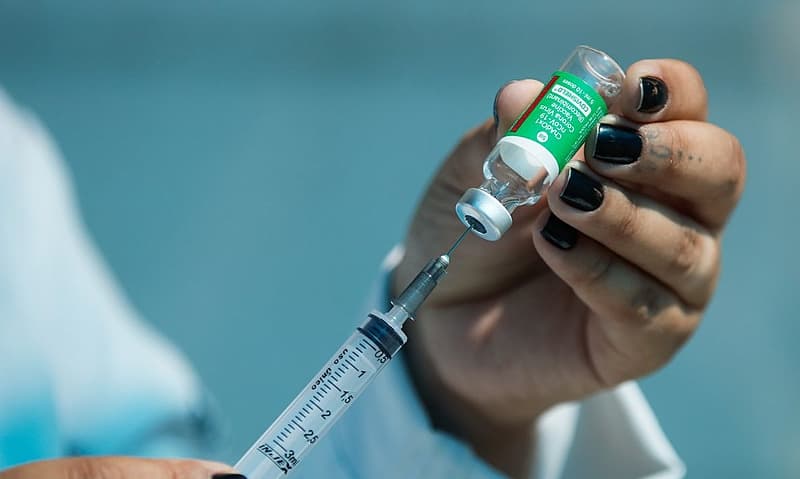 Vacina gratuita está disponível nas unidades de saúde e ajuda a prevenir complicações, internações e mortes causadas pela gripe (Foto por Divulgação)
