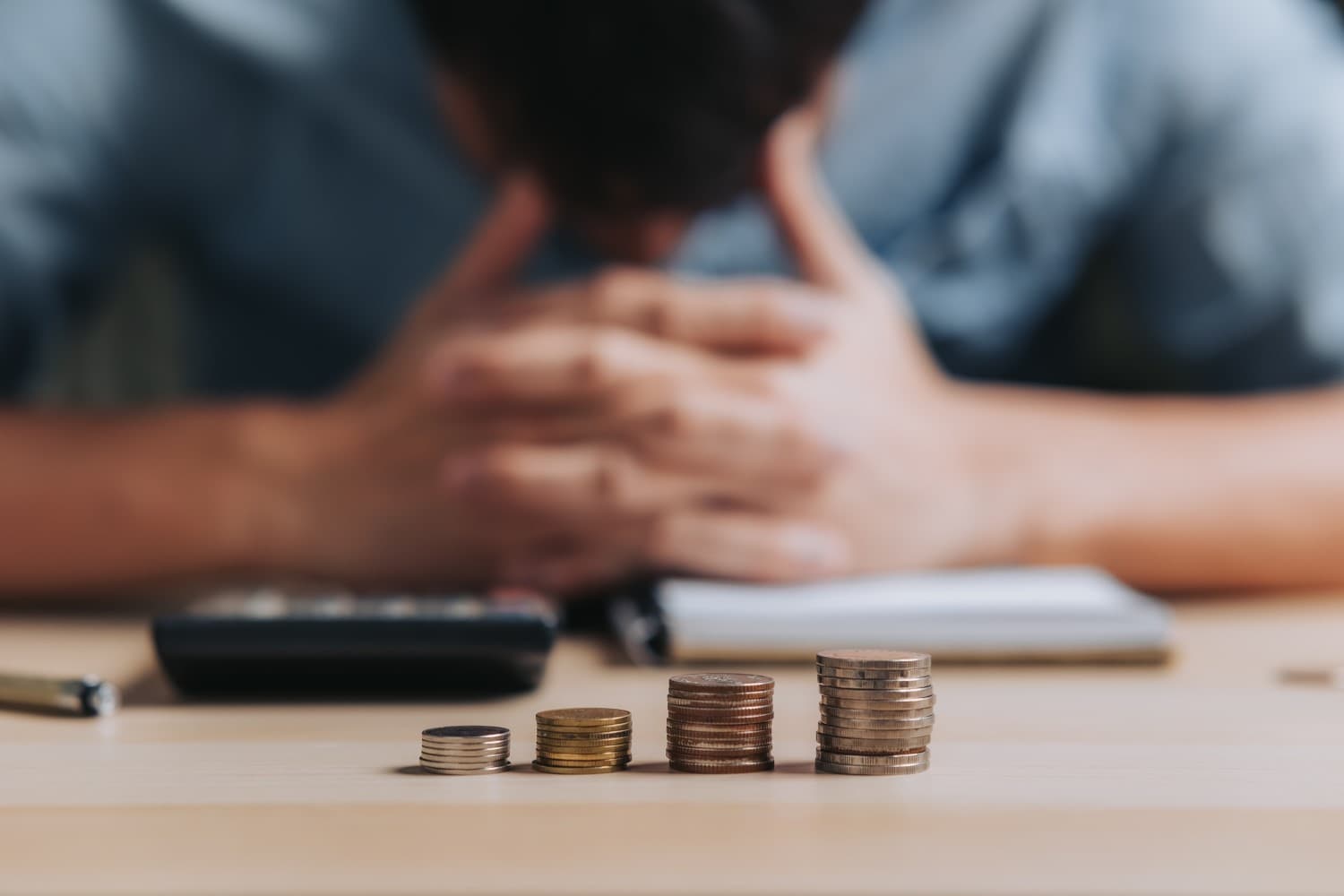Endividamento cresce no Estado, enquanto número de famílias sem condições de quitar atrasos recua (Foto por Divulgação)