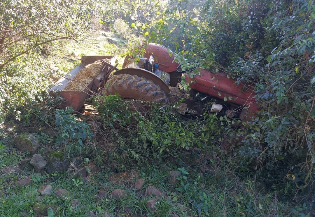 Vítima atingida pelo maquinário (Foto por Corpo de Bombeiros)
