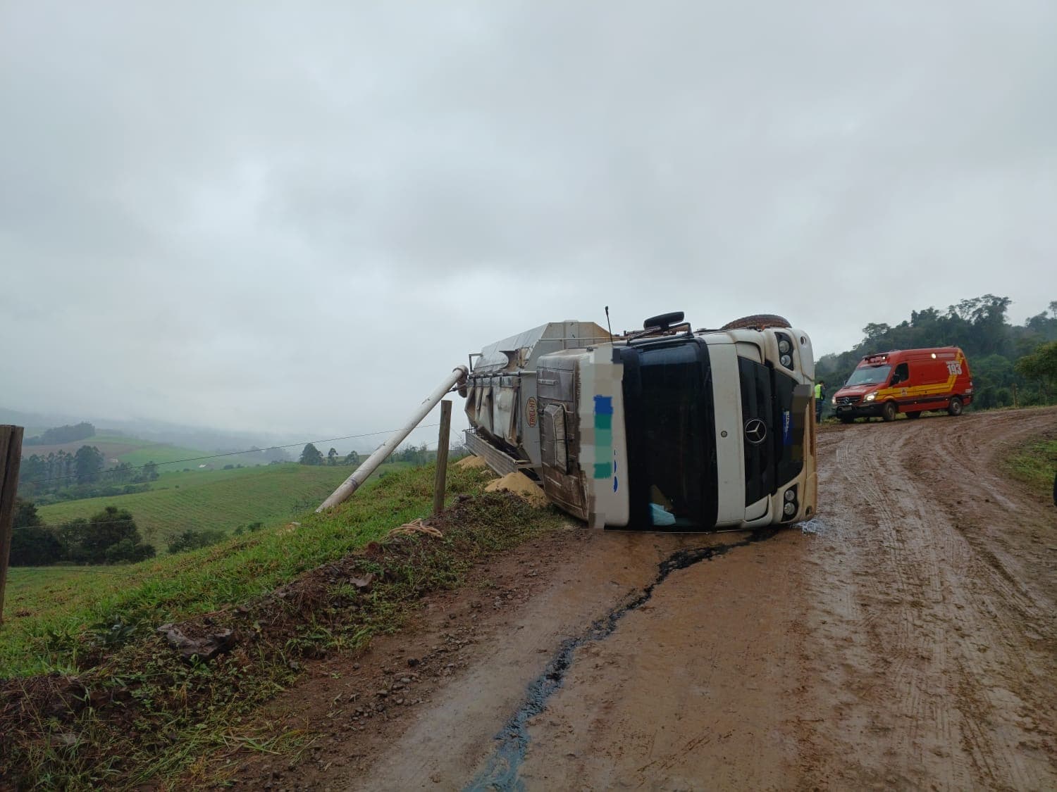 Ocorrência mobilizou o Corpo de Bombeiros (Foto por Divulgação)