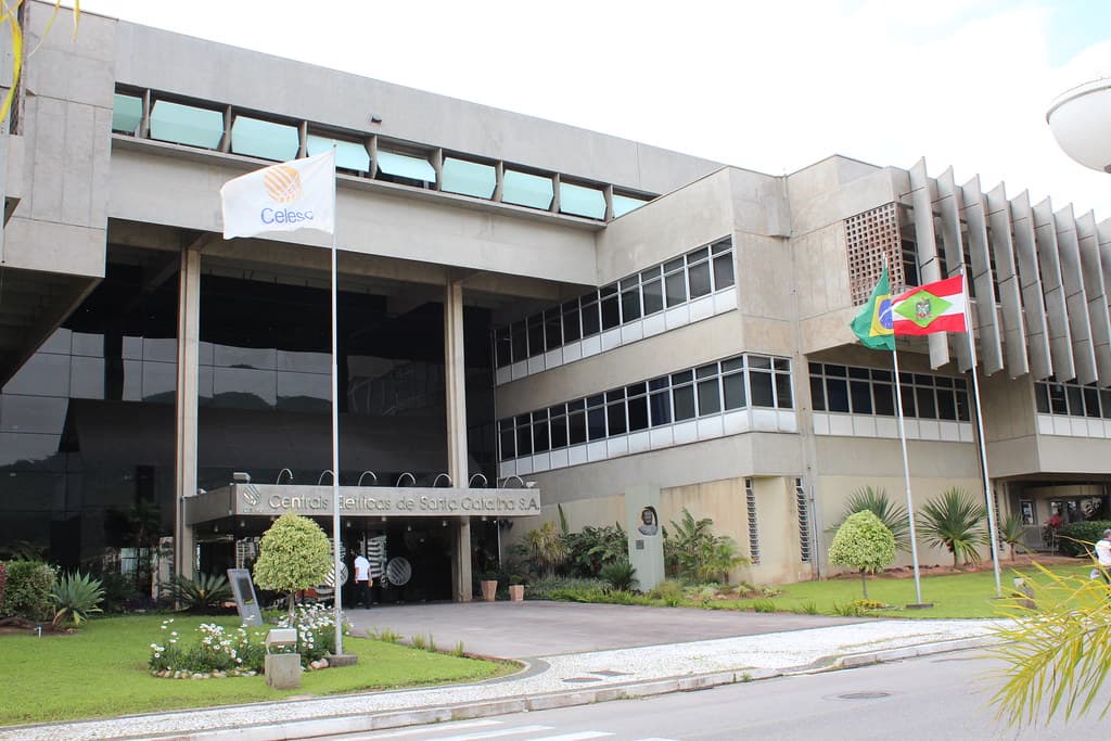Fachada da sede da empresa em Florianópolis/SC (Foto por Celesc)