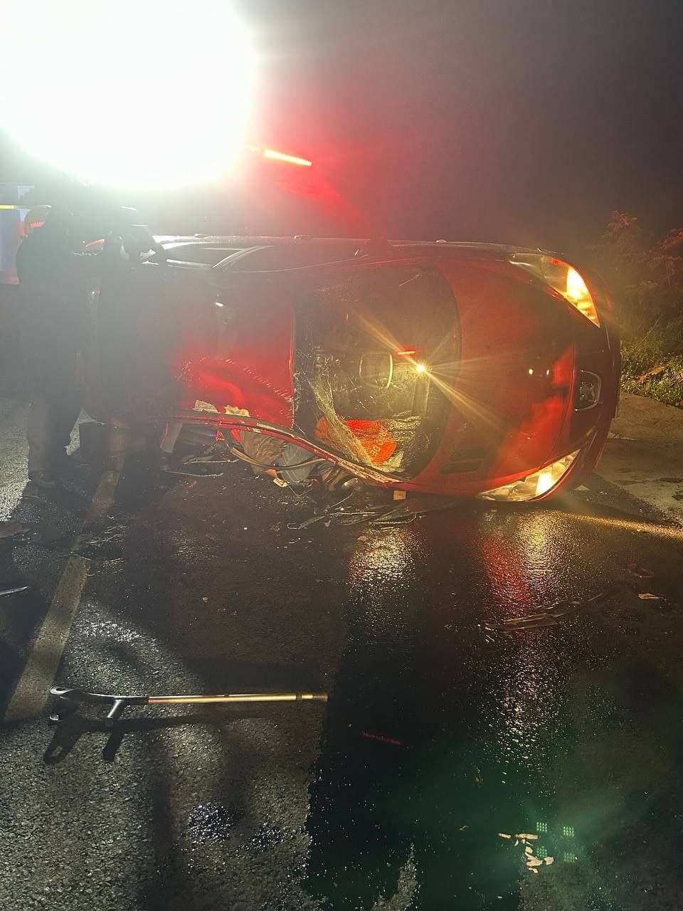 Após consumir cerveja, condutor perde controle do carro e capota em São Carlos