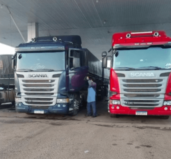 Veículo pertencem a uma empresa de transportes (Foto por Divulgação)