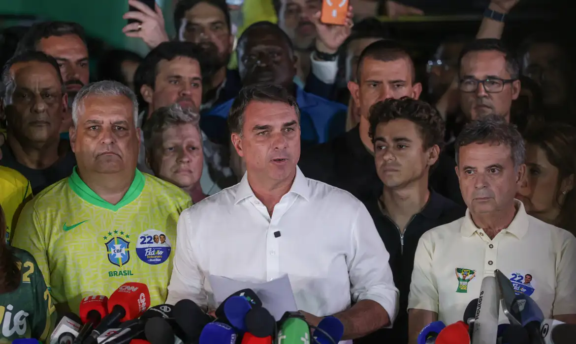 Flávio durante comunicado após o resultado das urnas (Foto por Joédson Alves / Agência Brasil)