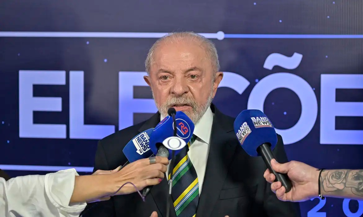 Lula leva ao TSE autorização para quebra de sigilos e desafia Flávio Bolsonaro a fazer o mesmo