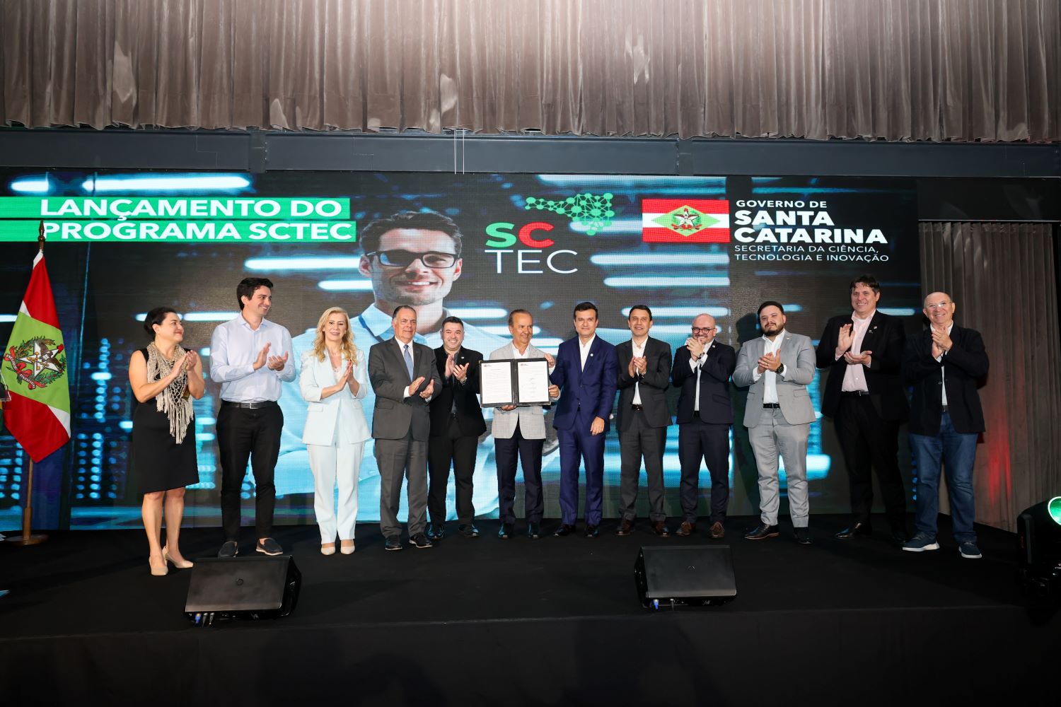 SC lança programa estadual de capacitação em tecnologia e inteligência artificial