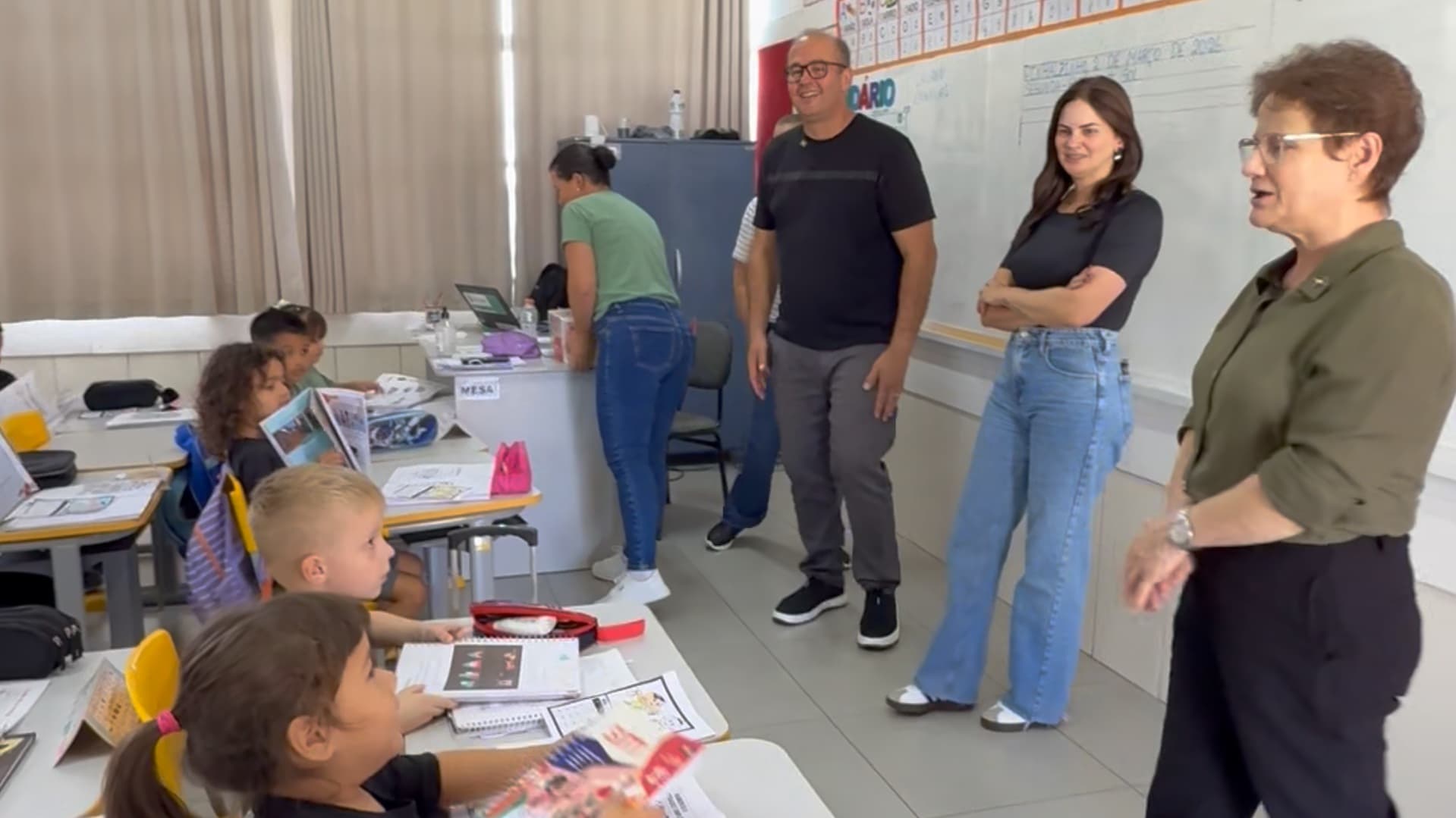 Pinhalzinho oficializa novo sistema de ensino e investe mais de R$ 1 milhão em material didático e formação