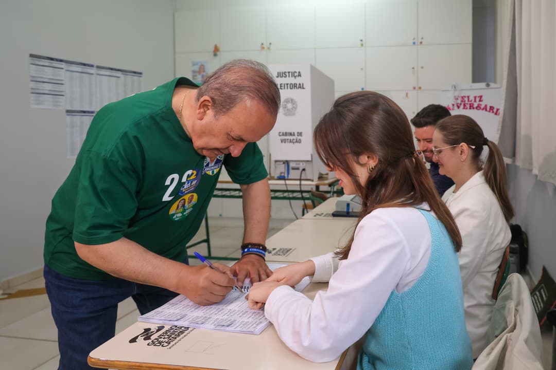Jorginho Mello vota em Herval d’Oeste e destaca participação dos catarinenses nas eleições
