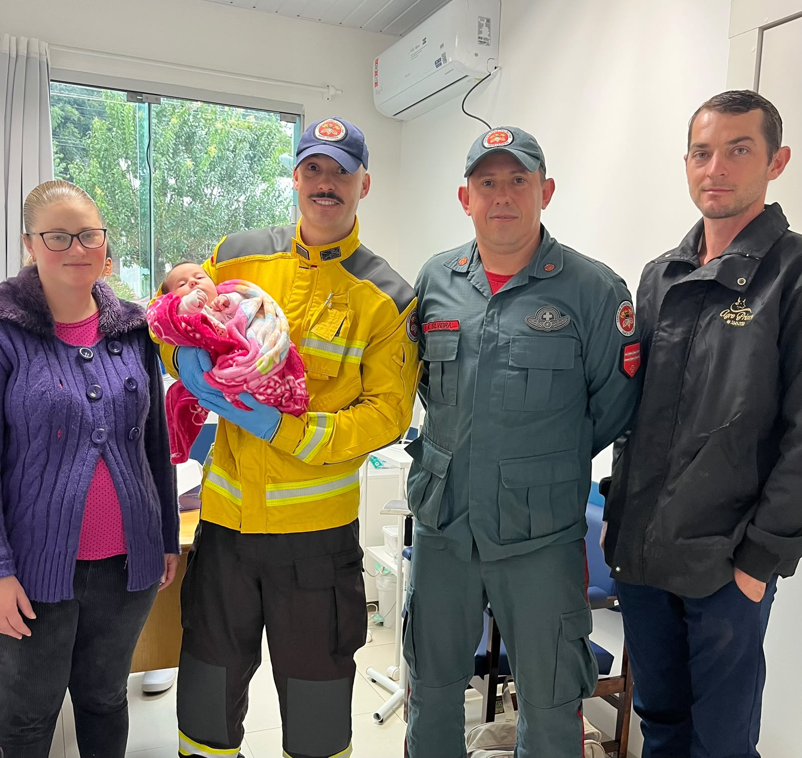 Bombeiros salvam bebê de 43 dias após engasgamento em Princesa