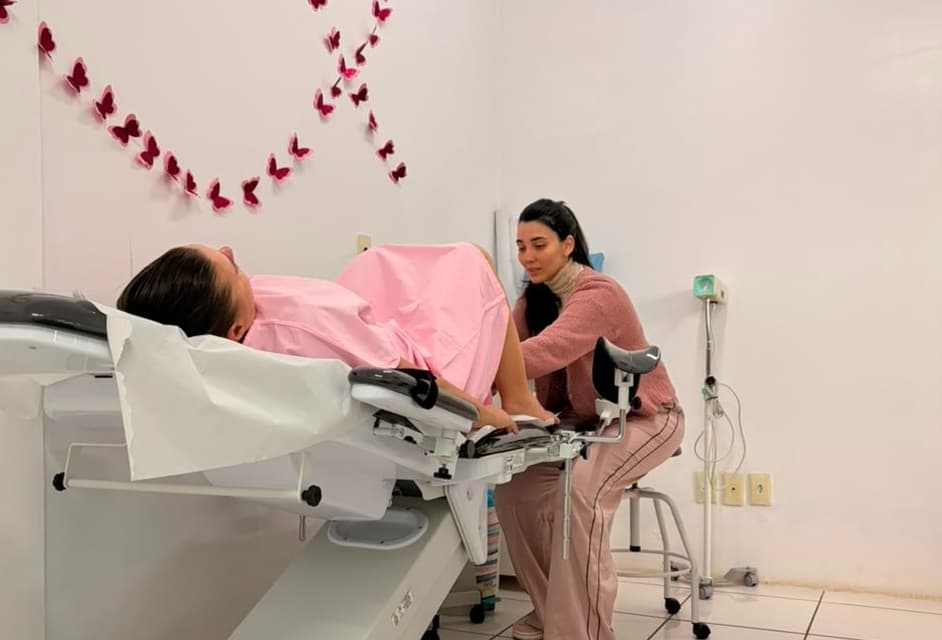 Atendimento oferecido pela Secretaria Municipal de Saúde auxilia no tratamento da incontinência urinária e na recuperação funcional, reforçando o cuidado integral com a saúde feminina (Foto por Divulgação)