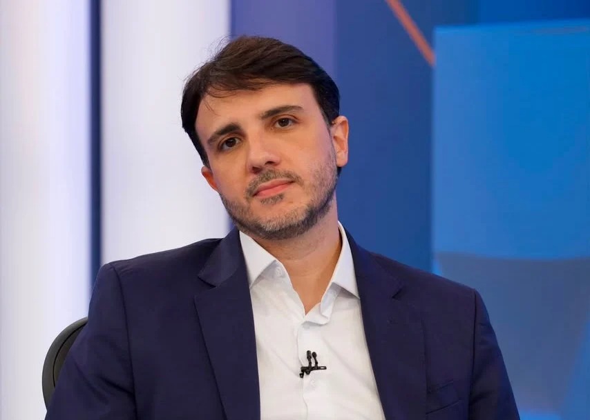TSE suspende propaganda de Renan Santos na internet e repasses do fundo eleitoral