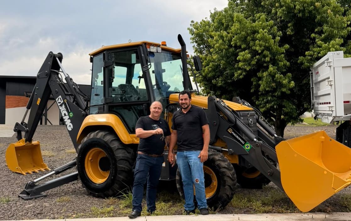 Prefeito e vice comemoraram novo investimento (Foto por Divulgação)