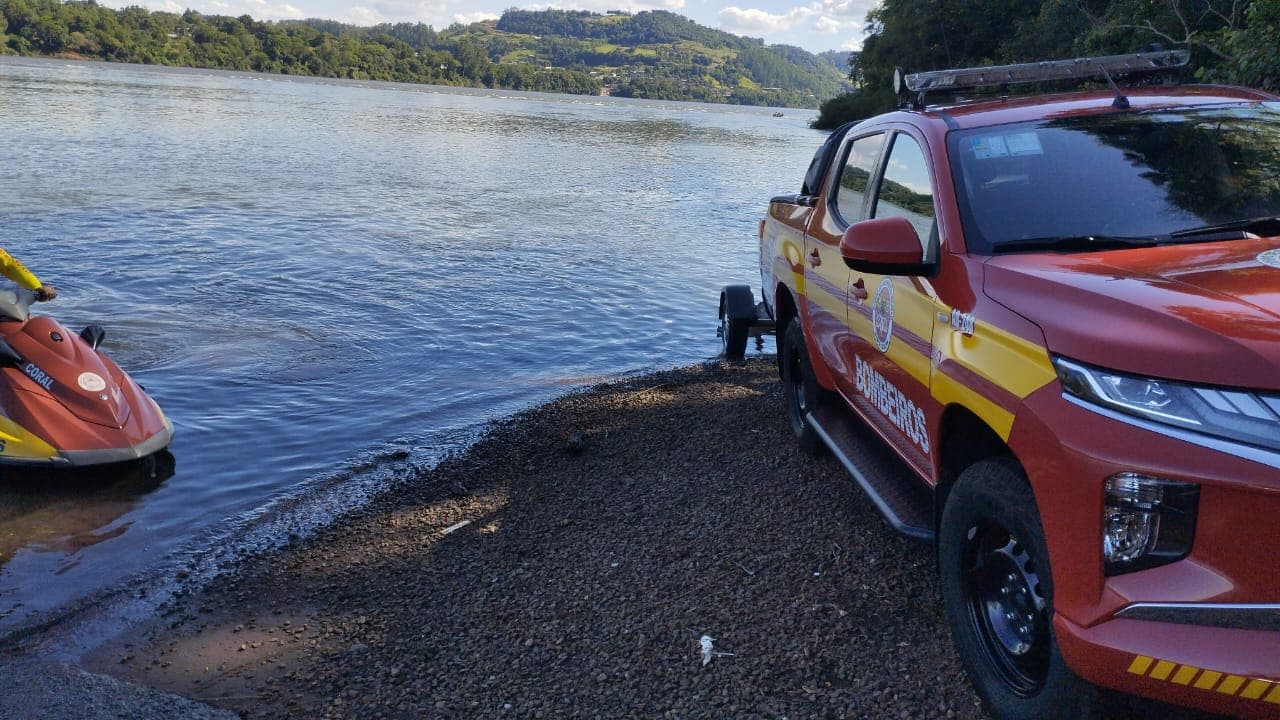 Buscas no Rio Uruguai tentam localizar mulher desaparecida em Itapiranga (por Divulgação CBM)